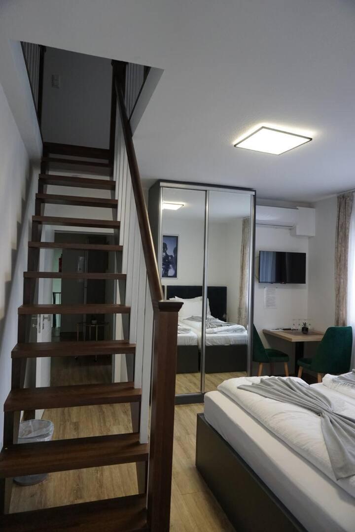 Hotel Dona 贝尔吉施-格拉德巴赫 外观 照片